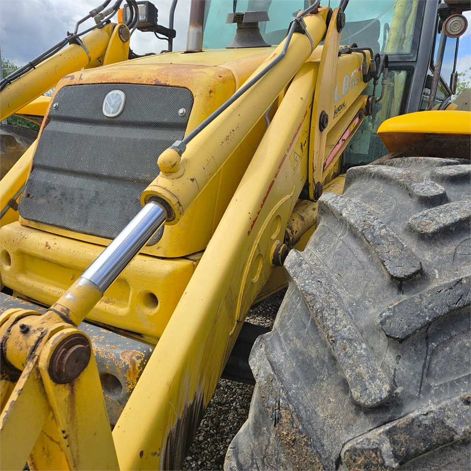 Retroescavadeira New Holland LB115-4PS: foto 40