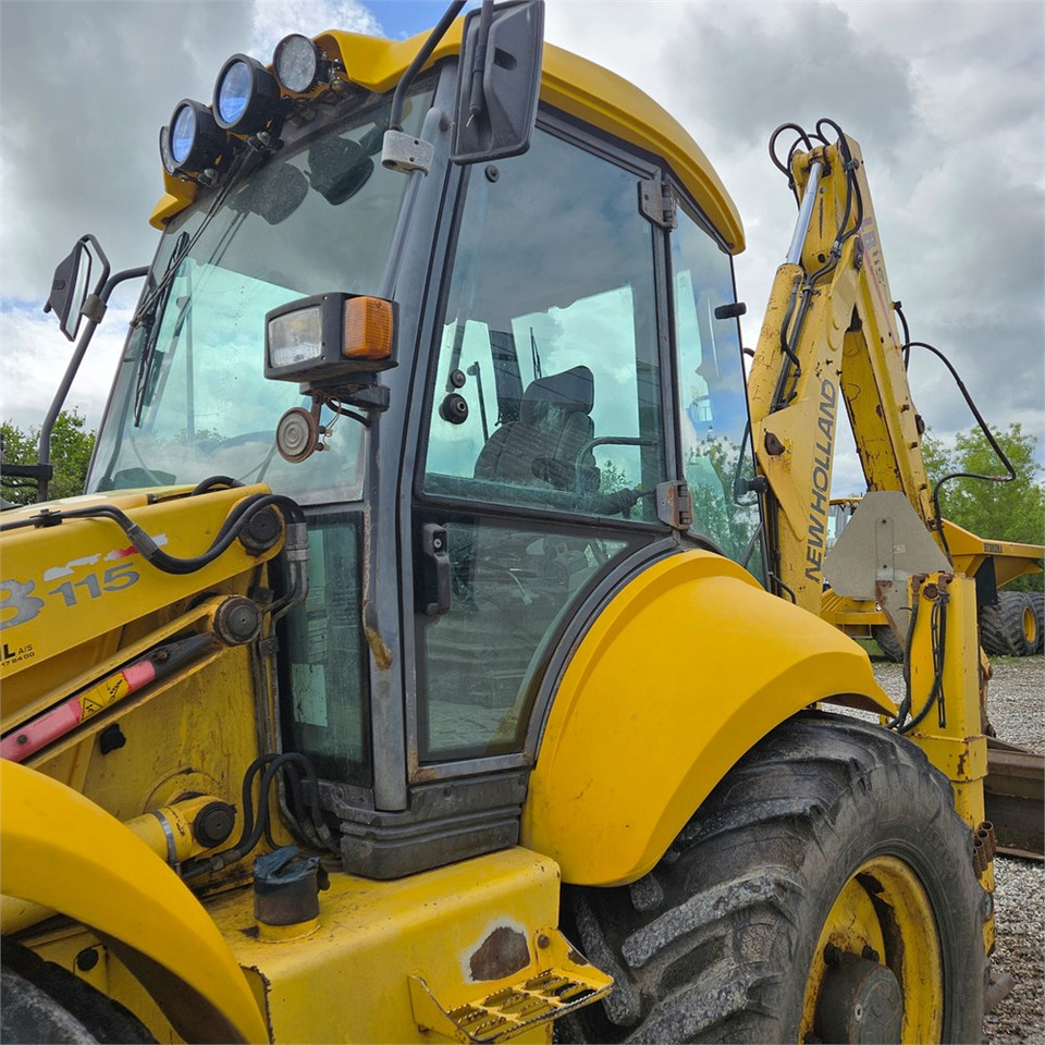 Retroescavadeira New Holland LB115-4PS: foto 10