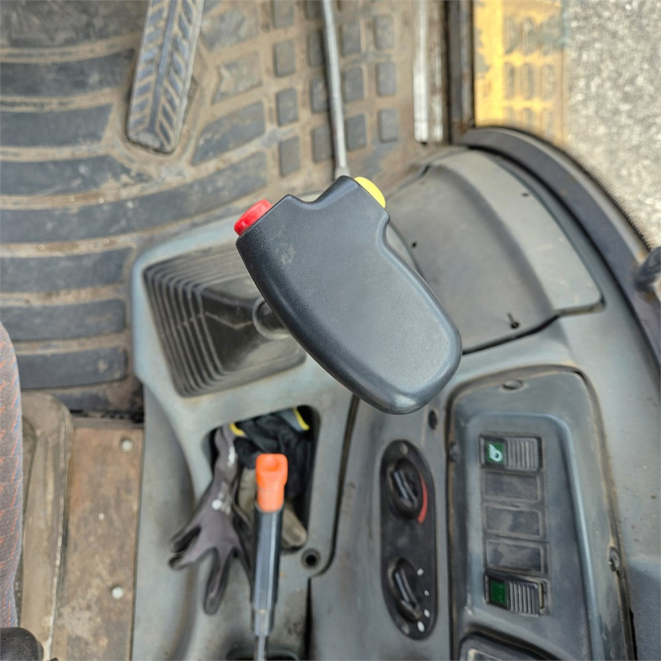 Retroescavadeira New Holland LB115-4PS: foto 13