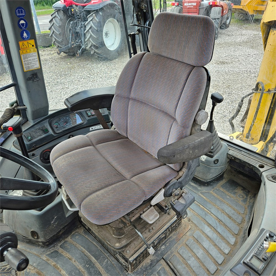 Retroescavadeira New Holland LB115-4PS: foto 11
