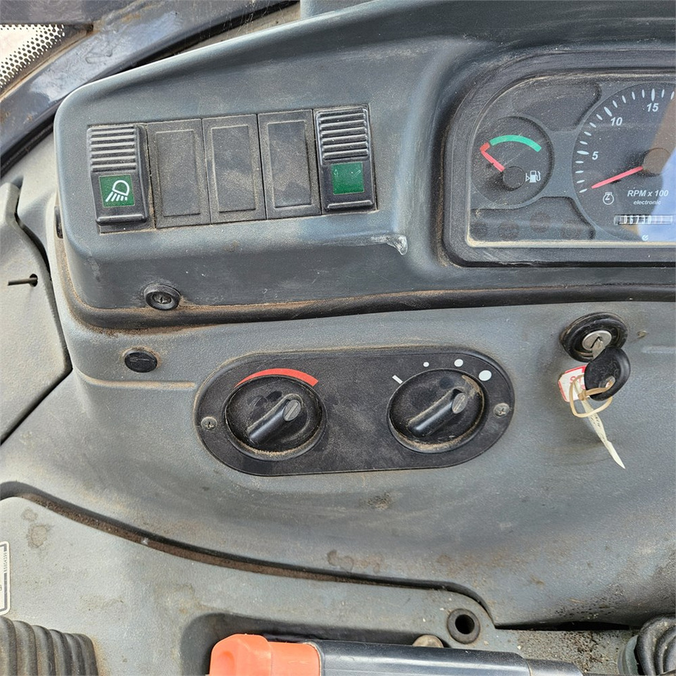 Retroescavadeira New Holland LB115-4PS: foto 15