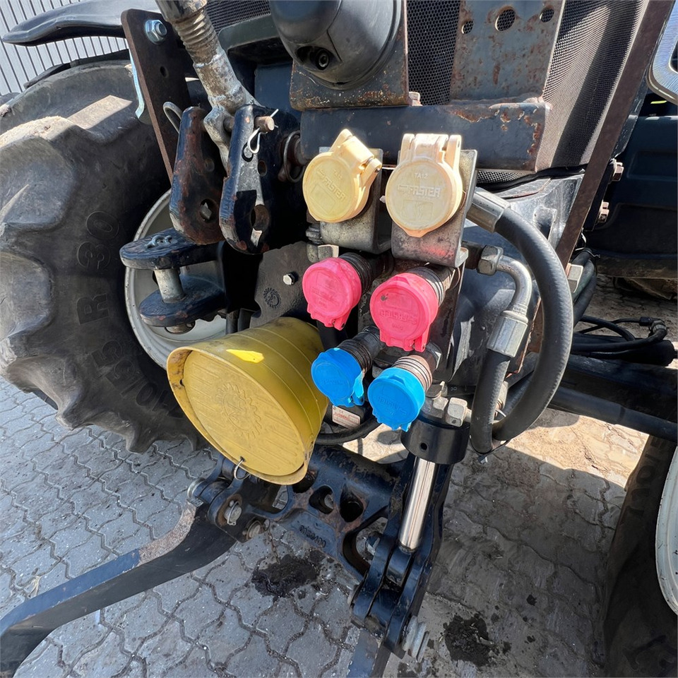 Trator New Holland T6050: foto 32