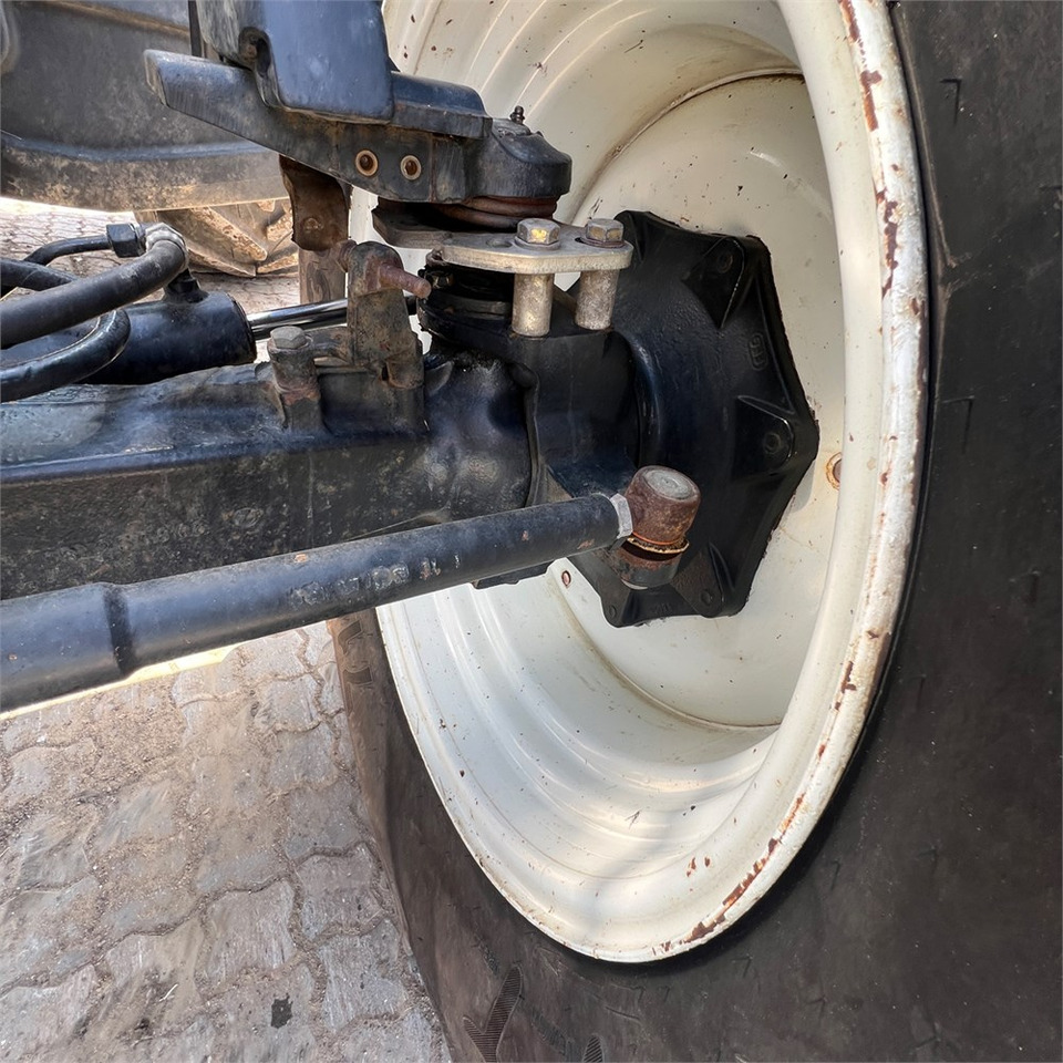 Trator New Holland T6050: foto 43