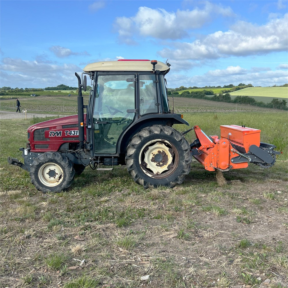 TYM T 431 - Trator municipal: foto 5 TYM T 431 - Trator municipal: foto 5