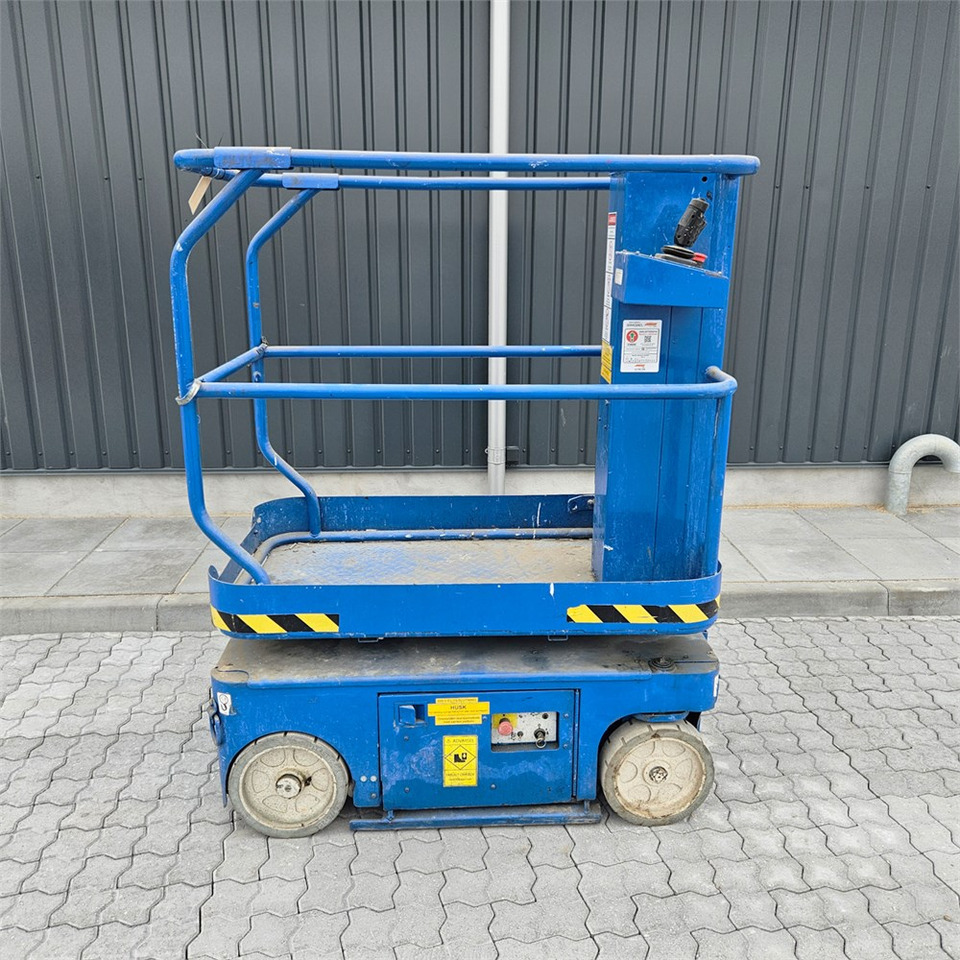 UpRight TM12 - Plataforma de mastro vertical: foto 1 UpRight TM12 - Plataforma de mastro vertical: foto 1