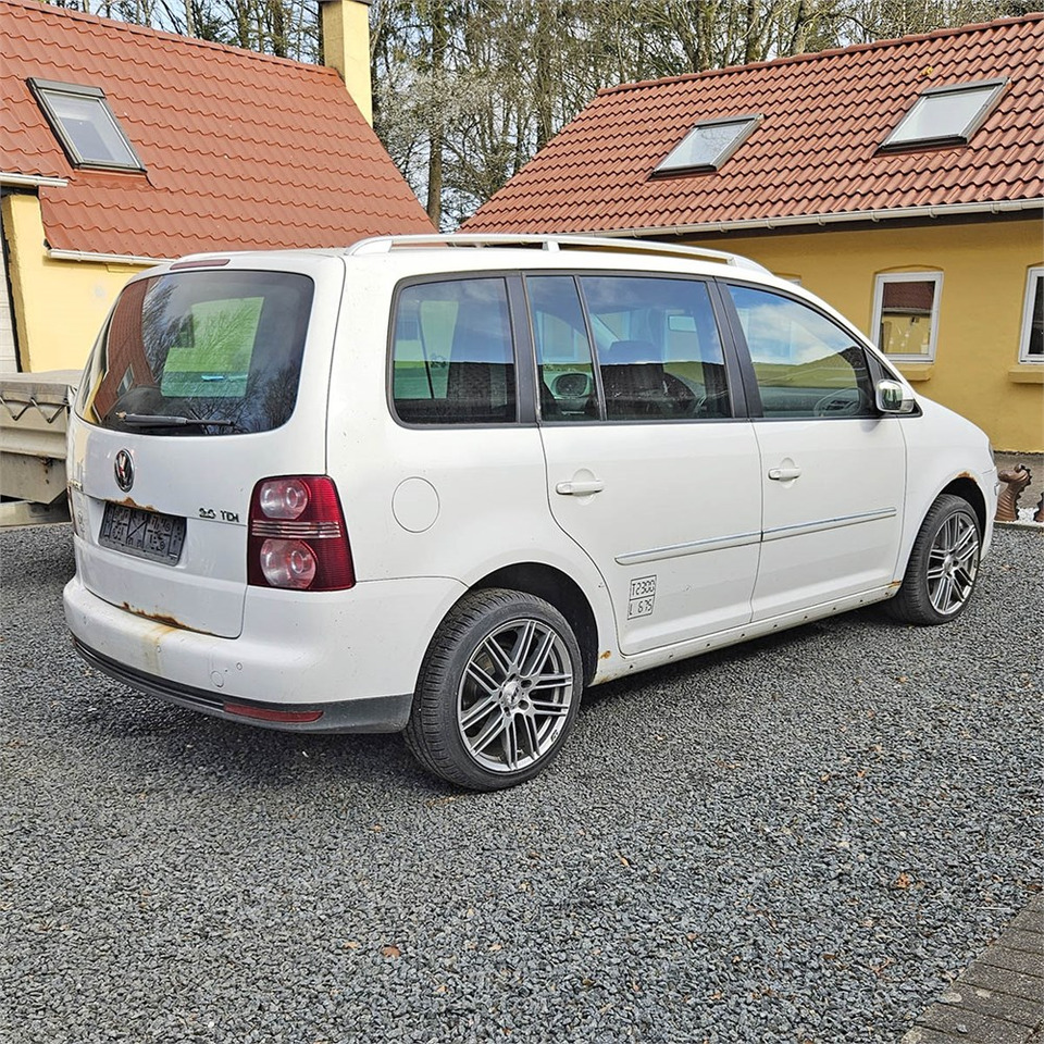VW Touran Van 2,0 tdi automatisk - Automóvel: foto 3 VW Touran Van 2,0 tdi automatisk - Automóvel: foto 3