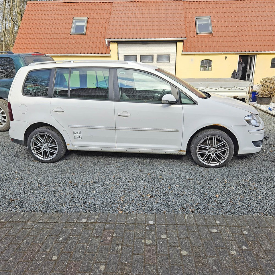 VW Touran Van 2,0 tdi automatisk - Automóvel: foto 2 VW Touran Van 2,0 tdi automatisk - Automóvel: foto 2