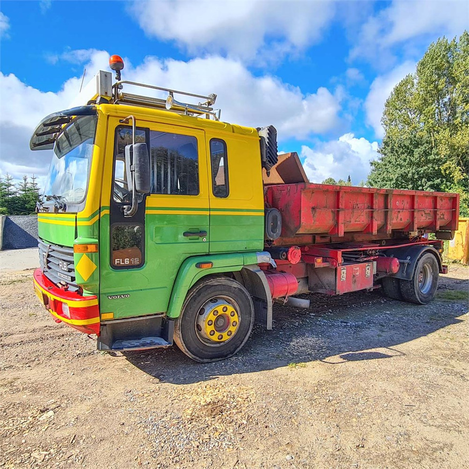 Volvo FL612 - Caminhão com sistema de cabo: foto 1 Volvo FL612 - Caminhão com sistema de cabo: foto 1