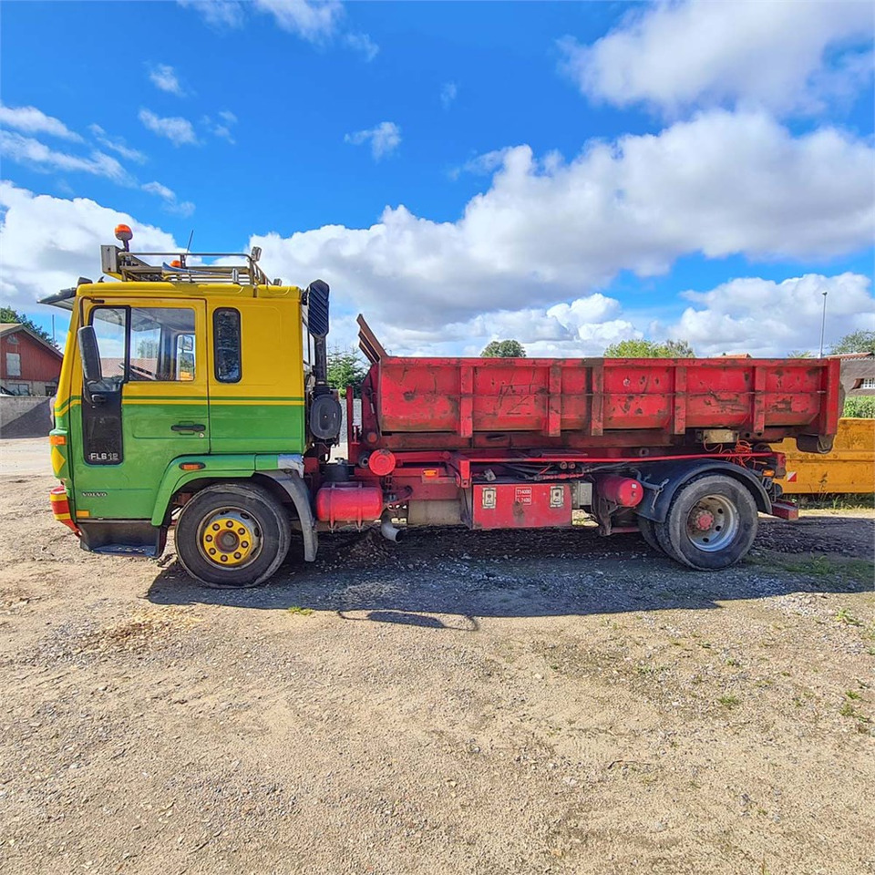 Volvo FL612 - Caminhão com sistema de cabo: foto 2 Volvo FL612 - Caminhão com sistema de cabo: foto 2