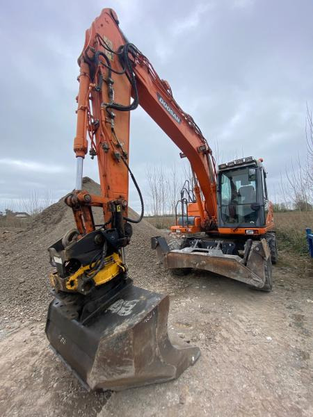 Doosan DX 160W-3 - Escavadeira de rodas: foto 4 Doosan DX 160W-3 - Escavadeira de rodas: foto 4