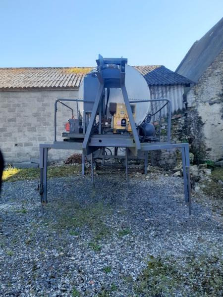 MENARD BOUILLE SUR BERCE 3000 LITRES - Distribuidor de asfalto: foto 3 MENARD BOUILLE SUR BERCE 3000 LITRES - Distribuidor de asfalto: foto 3