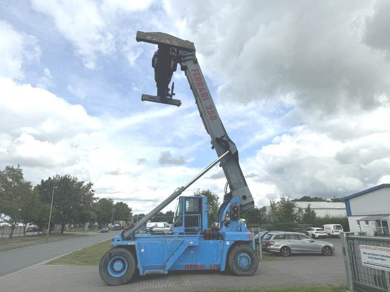 CVS Ferrari F258.6 - Reachstacker porta contentores: foto 3 CVS Ferrari F258.6 - Reachstacker porta contentores: foto 3