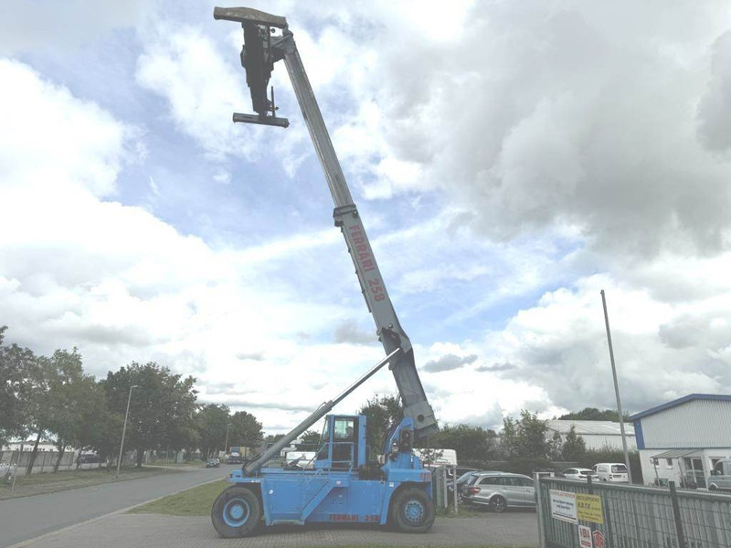 CVS Ferrari F258.6 - Reachstacker porta contentores: foto 4 CVS Ferrari F258.6 - Reachstacker porta contentores: foto 4