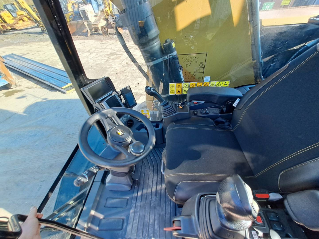 Escavadeira de rodas CAT MH3024: foto 16