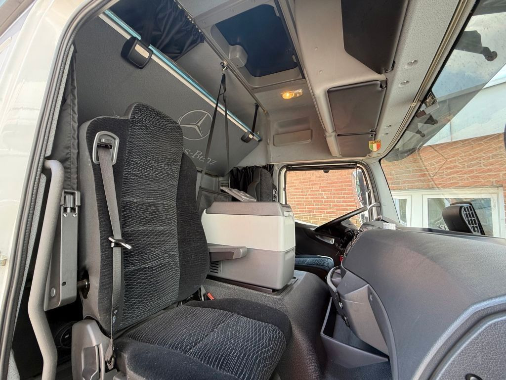 Caminhão com lona Mercedes-Benz Atego 1530L gr. Fhs. Pritsche / Plane + LBW: foto 16