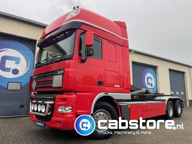 DAF XF 105 .460 FAS Euro 5 - 25 ton's Haakarmsysteem - Hooklift - Abrolkipper - Year 2006 - ANALOG TACHO - Caminhão polibenne: foto 1 DAF XF 105 .460 FAS Euro 5 - 25 ton's Haakarmsysteem - Hooklift - Abrolkipper - Year 2006 - ANALOG TACHO - Caminhão polibenne: foto 1