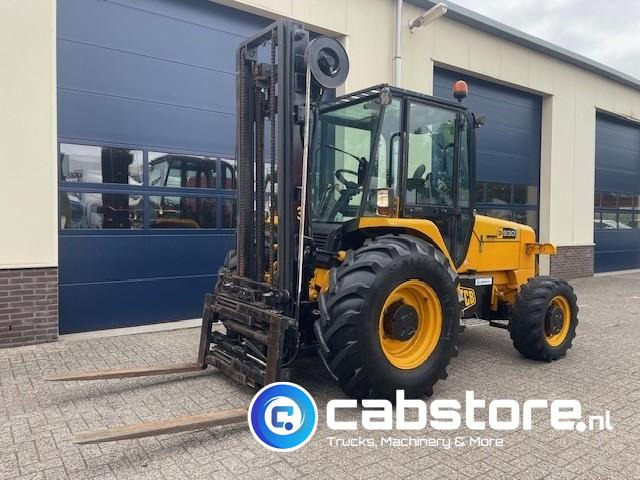 JCB 930 Off-Road forklift - Ruwterrein heftruck -Bouwjaar 2008 - 4x4 - 4WD - Side shift - Vorkverstelling - 550 cm hefhoogte - Empilhador todo-o-terreno: foto 1 JCB 930 Off-Road forklift - Ruwterrein heftruck -Bouwjaar 2008 - 4x4 - 4WD - Side shift - Vorkverstelling - 550 cm hefhoogte - Empilhador todo-o-terreno: foto 1