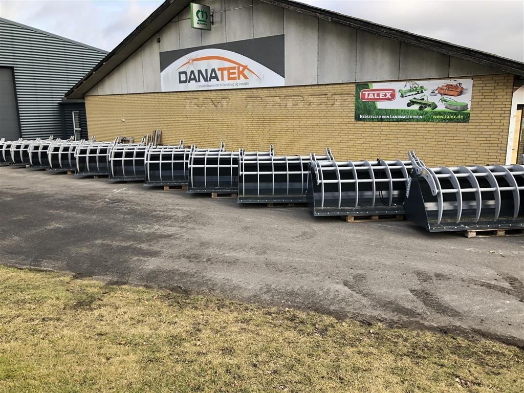 Sonarol Sonarol Heavy Duty Multiskovl - Carregador frontal para o trator: foto 1 Sonarol Sonarol Heavy Duty Multiskovl - Carregador frontal para o trator: foto 1