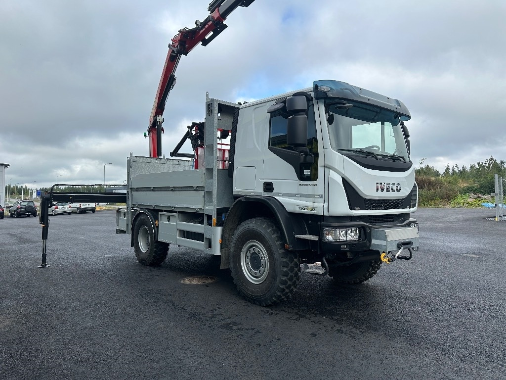 Iveco Eurocargo ML150E28 4x4 sähkölaitos varustein - Caminhão grua: foto 2 Iveco Eurocargo ML150E28 4x4 sähkölaitos varustein - Caminhão grua: foto 2