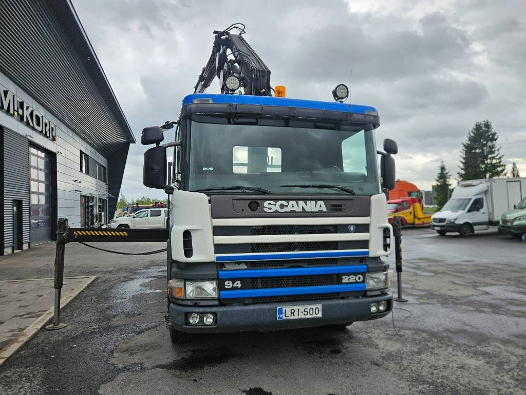 Scania P 94 DB 220 Hiab 135-4 lisähydrauliikalla - Caminhão grua: foto 2 Scania P 94 DB 220 Hiab 135-4 lisähydrauliikalla - Caminhão grua: foto 2