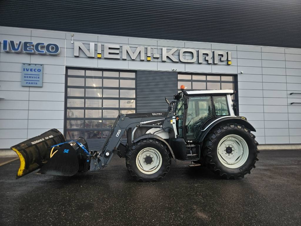 Valtra N121 HT ,53kmh, trukkipiikit, kauha, aura - Trator: foto 1 Valtra N121 HT ,53kmh, trukkipiikit, kauha, aura - Trator: foto 1