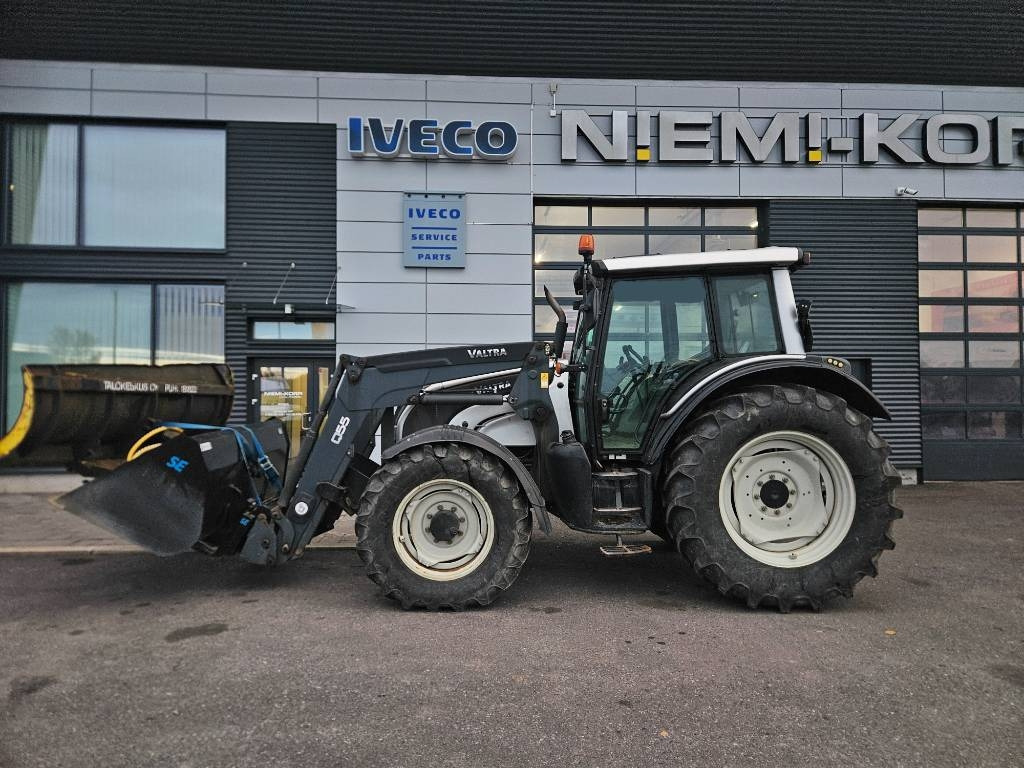 Valtra N121 HT ,53kmh, trukkipiikit, kauha, aura - Trator: foto 1 Valtra N121 HT ,53kmh, trukkipiikit, kauha, aura - Trator: foto 1