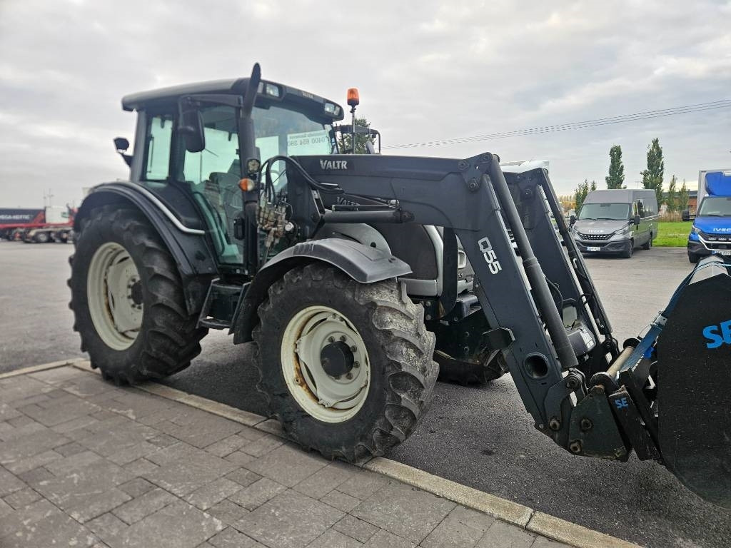 Valtra N121 HT ,53kmh, trukkipiikit, kauha, aura - Trator: foto 4 Valtra N121 HT ,53kmh, trukkipiikit, kauha, aura - Trator: foto 4