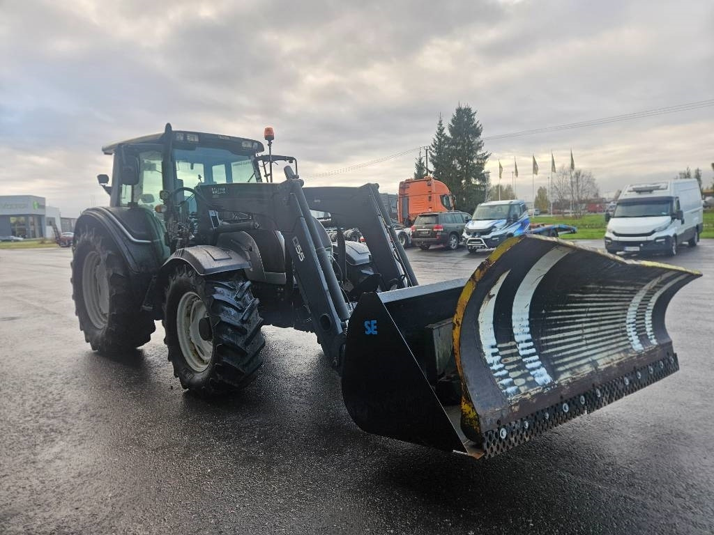 Valtra N121 HT ,53kmh, trukkipiikit, kauha, aura - Trator: foto 3 Valtra N121 HT ,53kmh, trukkipiikit, kauha, aura - Trator: foto 3