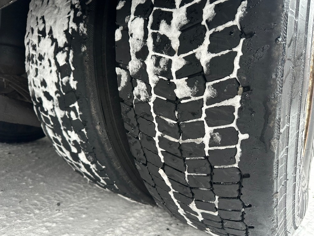 Volvo FH 13 500hv 8x4*4 - Caminhão grua: foto 4 Volvo FH 13 500hv 8x4*4 - Caminhão grua: foto 4