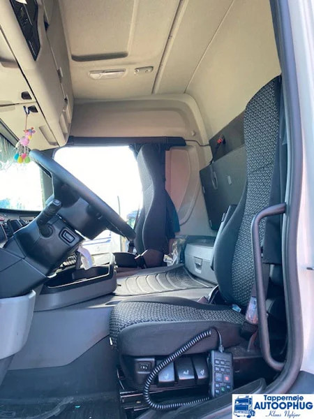 Caminhão furgão Scania P280 4×2 Box: foto 7