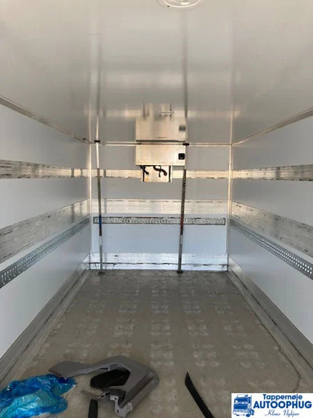 Caminhão furgão Scania P280 4×2 Box: foto 12