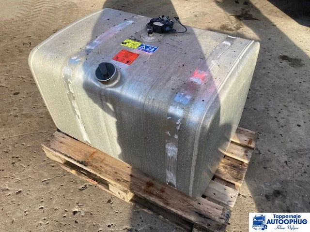 Scania fuel tank 400L Scania 1878319 - Tanque de combustível de Caminhão: foto 1 Scania fuel tank 400L Scania 1878319 - Tanque de combustível de Caminhão: foto 1