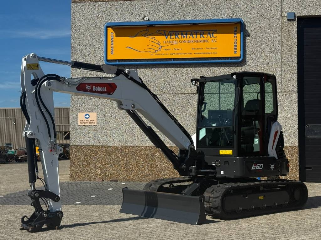 Bobcat E60 R2, 2024, 54 hours!! - Escavadora de rastos: foto 1 Bobcat E60 R2, 2024, 54 hours!! - Escavadora de rastos: foto 1