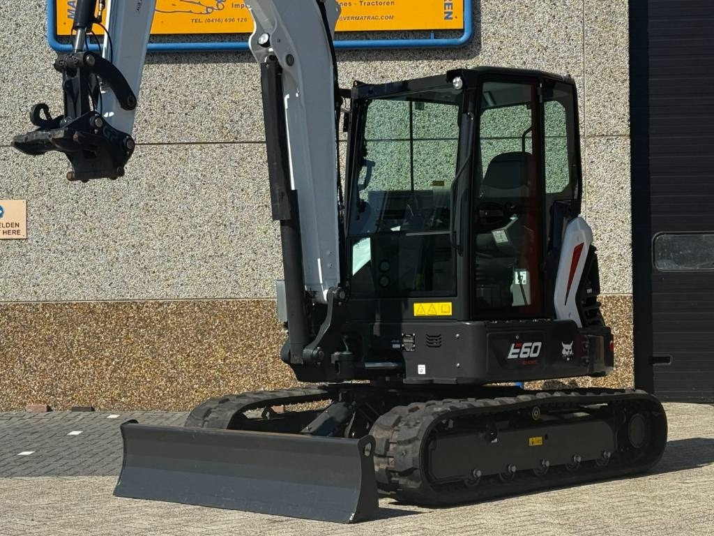 Bobcat E60 R2, 2024, 54 hours!! - Escavadora de rastos: foto 3 Bobcat E60 R2, 2024, 54 hours!! - Escavadora de rastos: foto 3