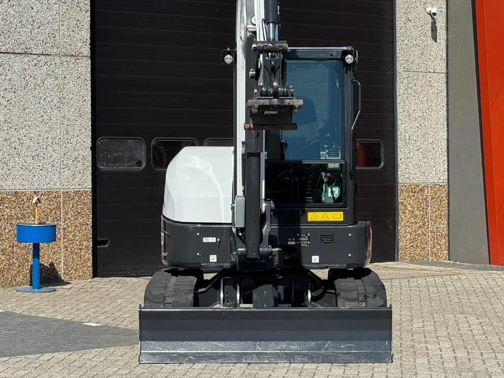 Bobcat E60 R2, 2024, 54 hours!! - Escavadora de rastos: foto 5 Bobcat E60 R2, 2024, 54 hours!! - Escavadora de rastos: foto 5