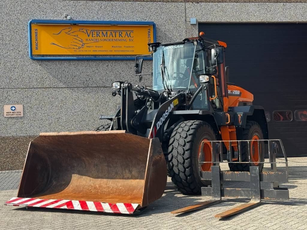 Doosan DEVELON /DL200-7, central lubrication, 2022 - Mini carregadeira: foto 2 Doosan DEVELON /DL200-7, central lubrication, 2022 - Mini carregadeira: foto 2