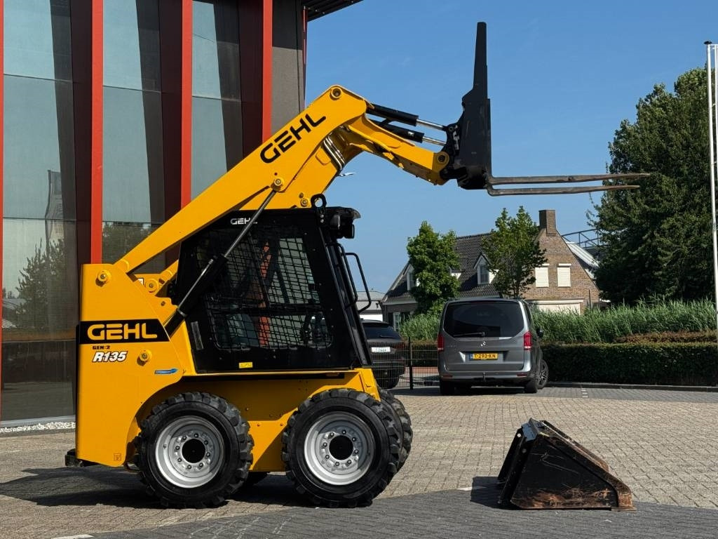 Gehl R135 / Manitou 1350R Skid Steer, 2022 - Mini carregadeira: foto 5 Gehl R135 / Manitou 1350R Skid Steer, 2022 - Mini carregadeira: foto 5