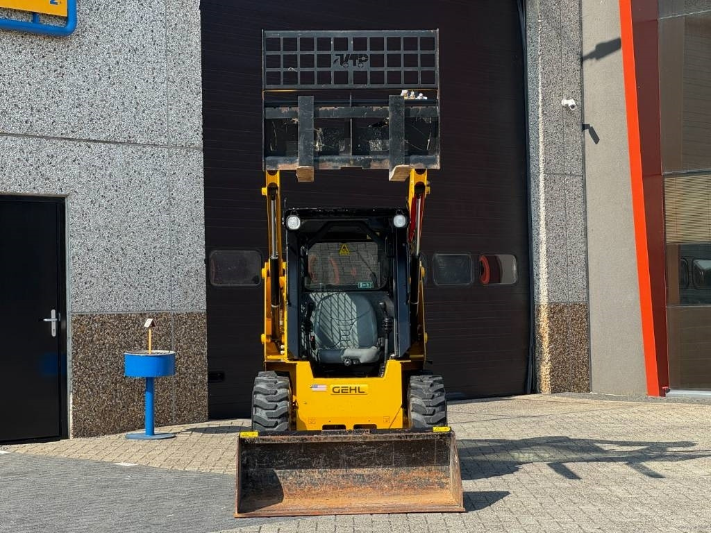 Gehl R135 / Manitou 1350R Skid Steer, 2022 - Mini carregadeira: foto 3 Gehl R135 / Manitou 1350R Skid Steer, 2022 - Mini carregadeira: foto 3