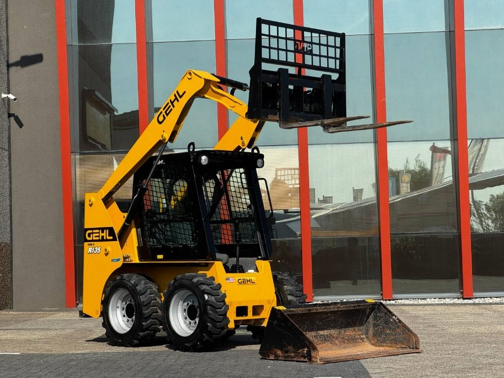 Gehl R135 / Manitou 1350R Skid Steer, 2022 - Mini carregadeira: foto 4 Gehl R135 / Manitou 1350R Skid Steer, 2022 - Mini carregadeira: foto 4