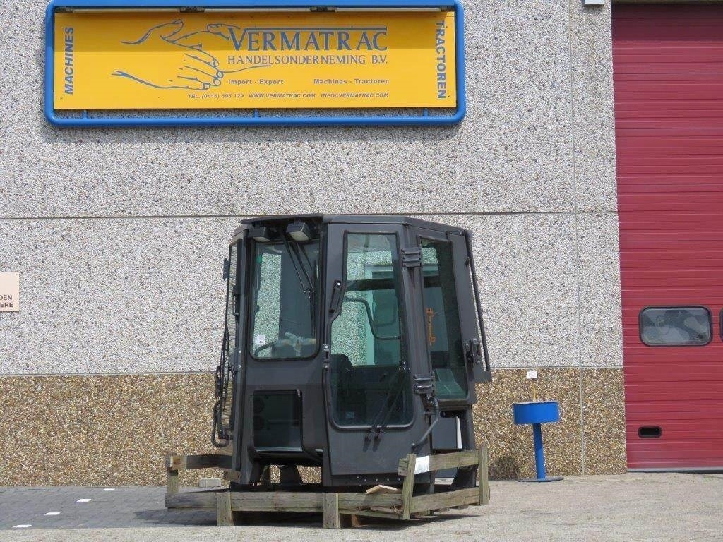 New Holland CE - Cabine de Máquina de construção: foto 1 New Holland CE - Cabine de Máquina de construção: foto 1