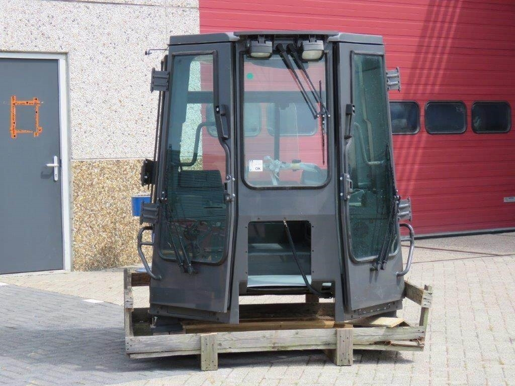 New Holland CE - Cabine de Máquina de construção: foto 5 New Holland CE - Cabine de Máquina de construção: foto 5