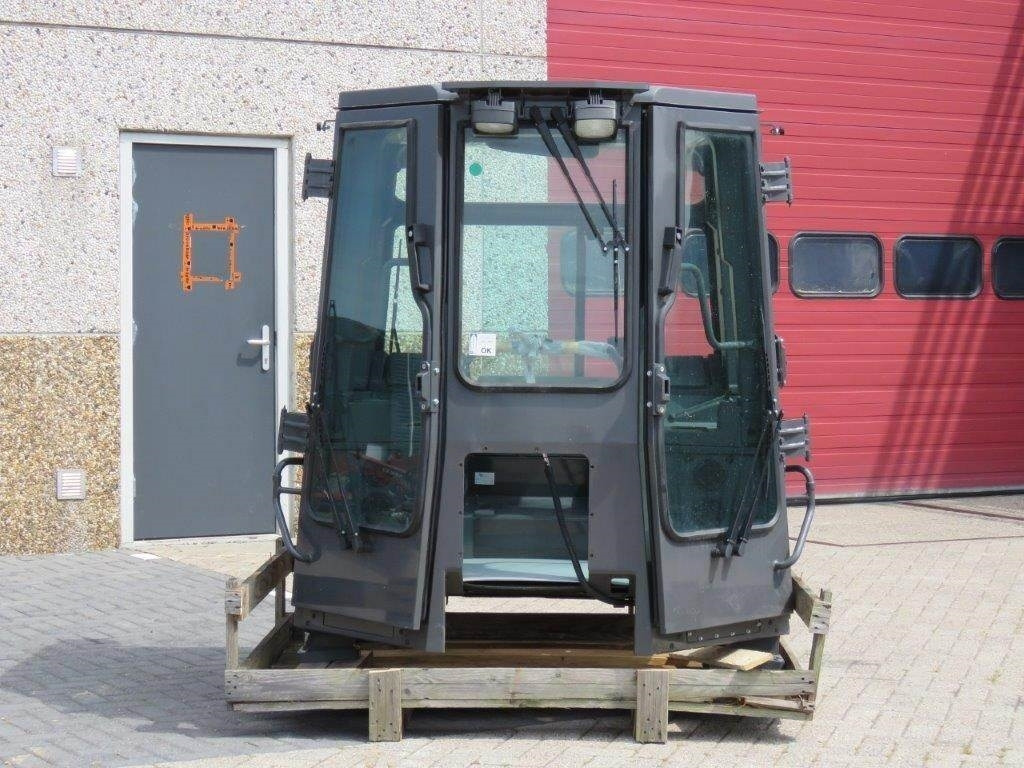 New Holland CE - Cabine de Máquina de construção: foto 4 New Holland CE - Cabine de Máquina de construção: foto 4