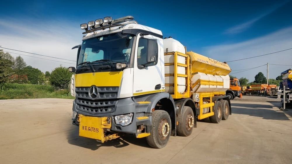 MERCEDES-BENZ AROCS 3243 8x4 | Euro 6 | Piaskarko Solarka Econ 12m³ - Veículo limpa-neves: foto 1 MERCEDES-BENZ AROCS 3243 8x4 | Euro 6 | Piaskarko Solarka Econ 12m³ - Veículo limpa-neves: foto 1