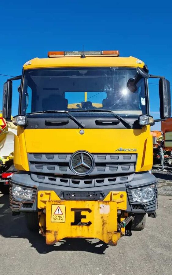 MERCEDES-BENZ Arocs 1824 / Cuthbertson MPB-18 - Caminhão basculante: foto 3 MERCEDES-BENZ Arocs 1824 / Cuthbertson MPB-18 - Caminhão basculante: foto 3