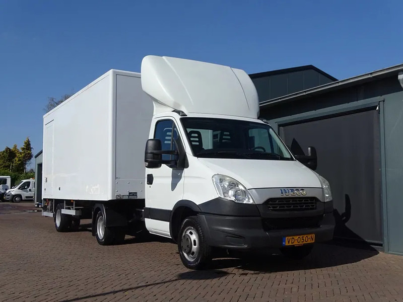 Iveco Daily 35C17 BE COMBINATIE PODIUM OPLEGGER 3800 KG LAADVERMOGEN LAADKLEP 1500 KG - Tractor: foto 1 Iveco Daily 35C17 BE COMBINATIE PODIUM OPLEGGER 3800 KG LAADVERMOGEN LAADKLEP 1500 KG - Tractor: foto 1