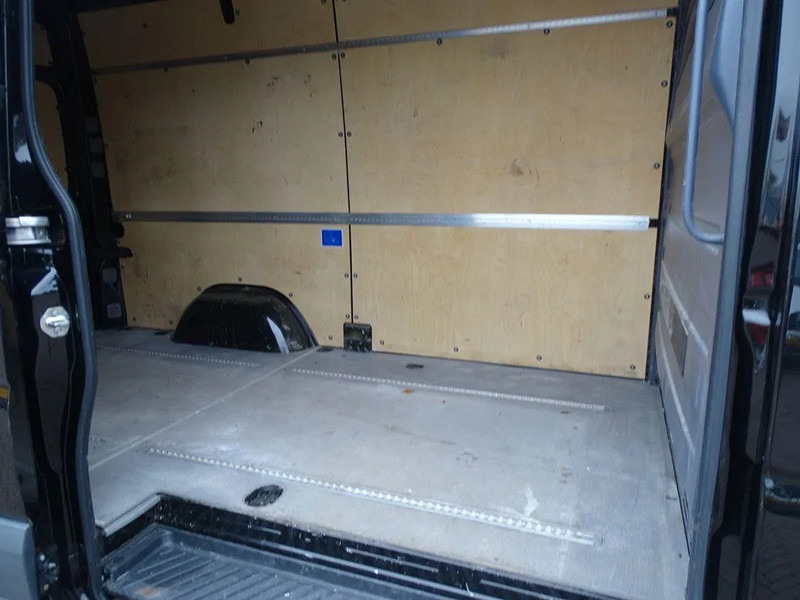 Volkswagen Crafter 2.0TDI 80KW L2H2 AIRCO Navigatie mooie bus - Furgão compacto: foto 4 Volkswagen Crafter 2.0TDI 80KW L2H2 AIRCO Navigatie mooie bus - Furgão compacto: foto 4