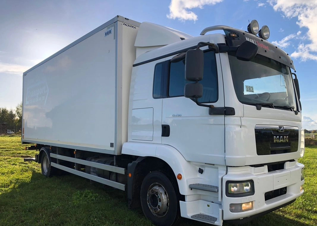 MAN 15.290 Winda Bok otwierany 18 Palet - Caminhão isotérmico: foto 5 MAN 15.290 Winda Bok otwierany 18 Palet - Caminhão isotérmico: foto 5