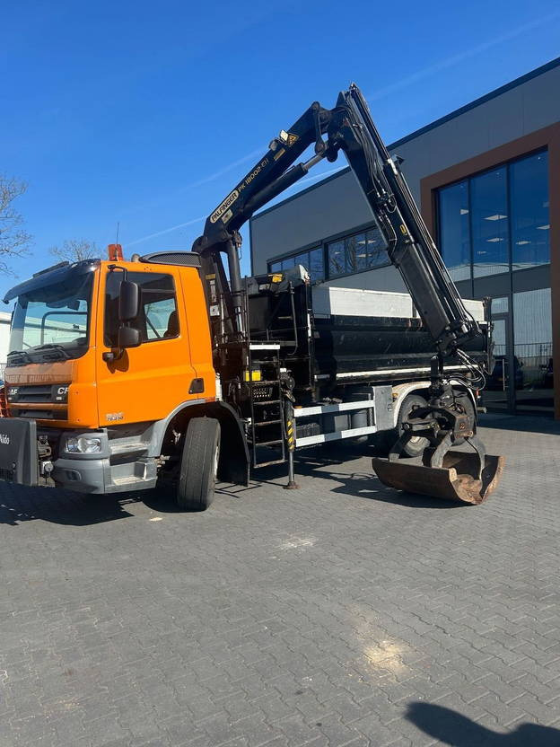 DAF CF 75 CF75 with Palfinger PK18002 Crane 3side Tipper - Caminhão basculante, Caminhão grua: foto 2 DAF CF 75 CF75 with Palfinger PK18002 Crane 3side Tipper - Caminhão basculante, Caminhão grua: foto 2