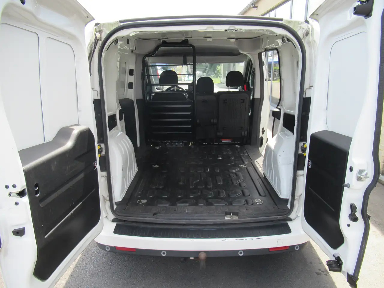 Fiat Doblo 105CV AIRCO,NAVI,CRUISE 9000€+TVA - Furgão: foto 5 Fiat Doblo 105CV AIRCO,NAVI,CRUISE 9000€+TVA - Furgão: foto 5