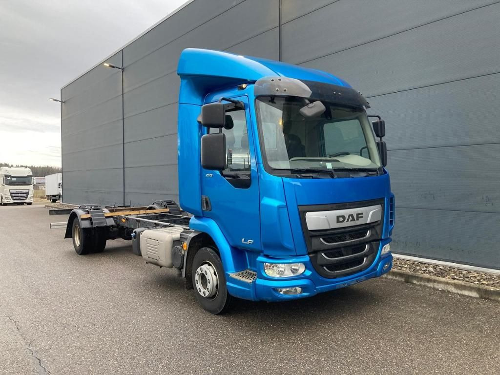 DAF LF 210 FA Standheizung / 5.00m Rd / 7.490kg DAF LF 210 FA Standheizung / 5.00m Rd / 7.490kg - Caminhão chassi: foto 1 DAF LF 210 FA Standheizung / 5.00m Rd / 7.490kg DAF LF 210 FA Standheizung / 5.00m Rd / 7.490kg - Caminhão chassi: foto 1